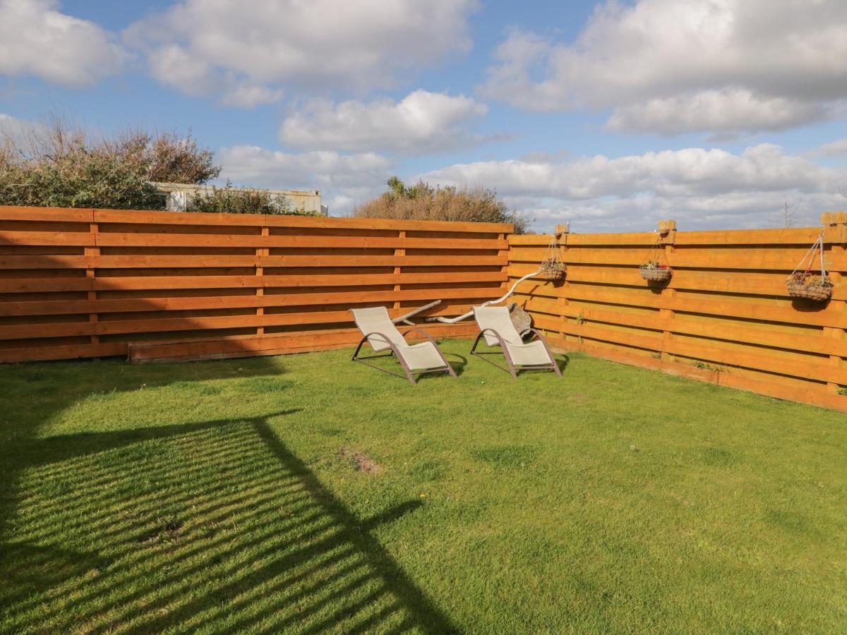 Villa Coed Llai Holyhead Exterior foto